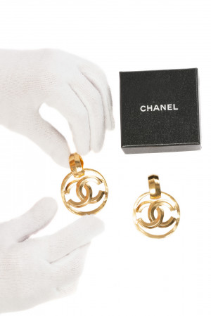 CHANEL VINTAGE CLIPS